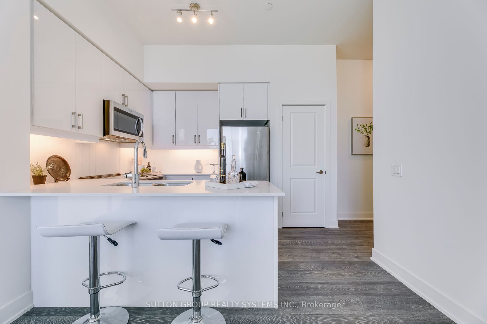 1050 Main St E, #103