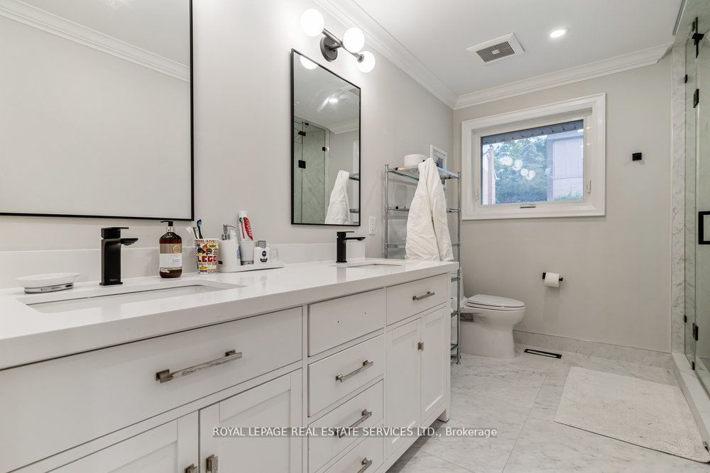 2498 Robin Dr