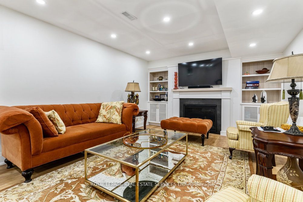 2498 Robin Dr