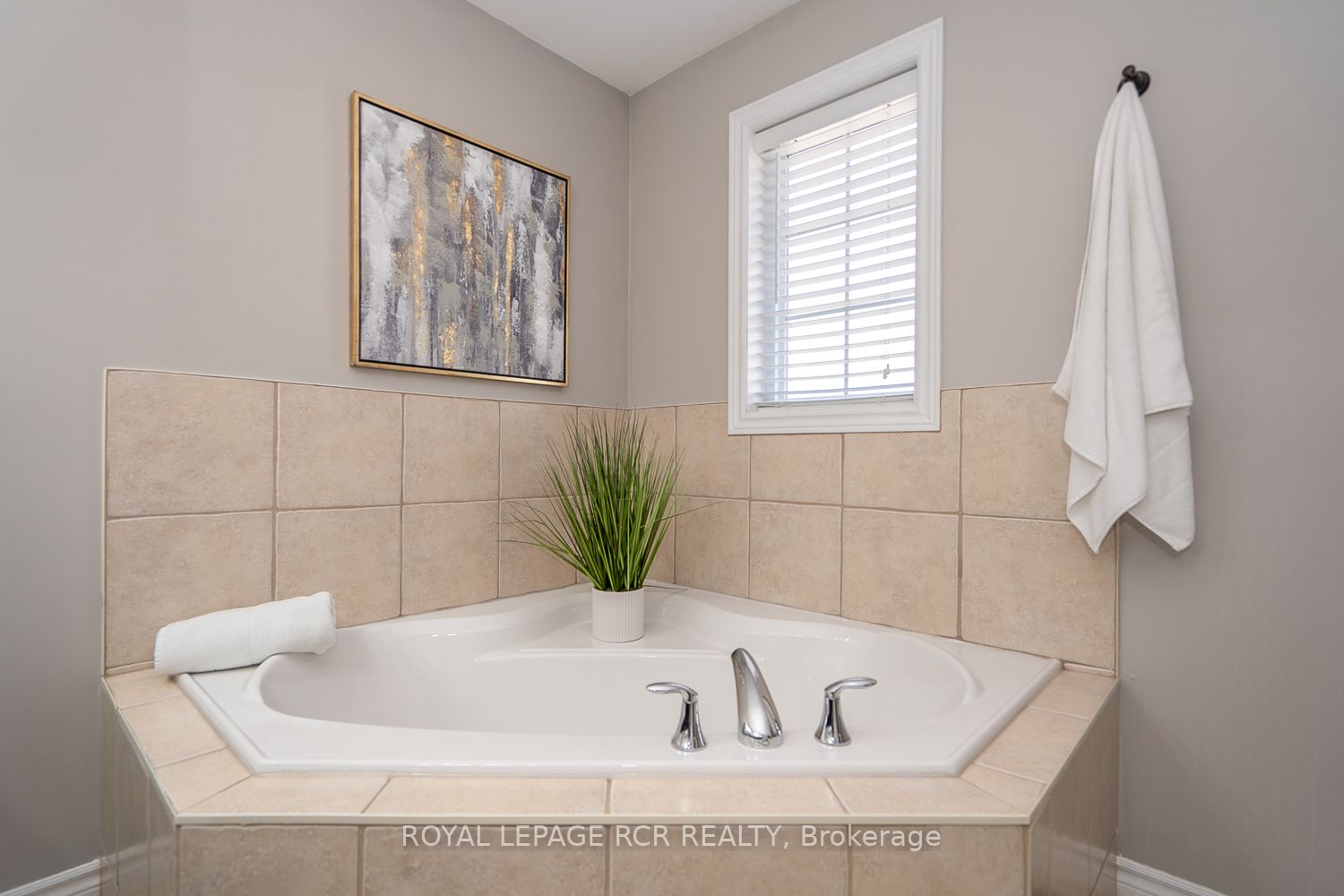20 Dinnick Cres