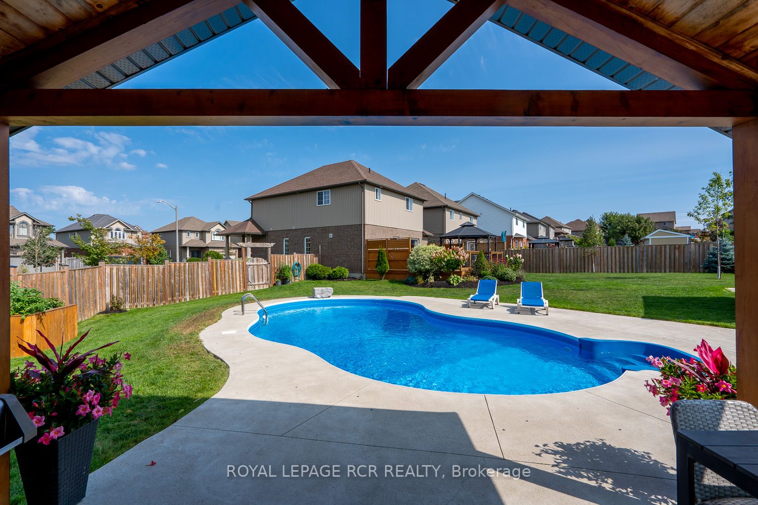 20 Dinnick Cres