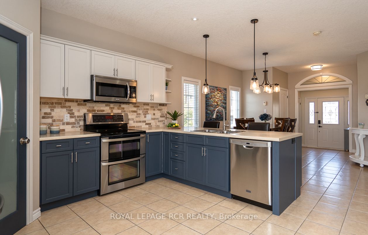 20 Dinnick Cres