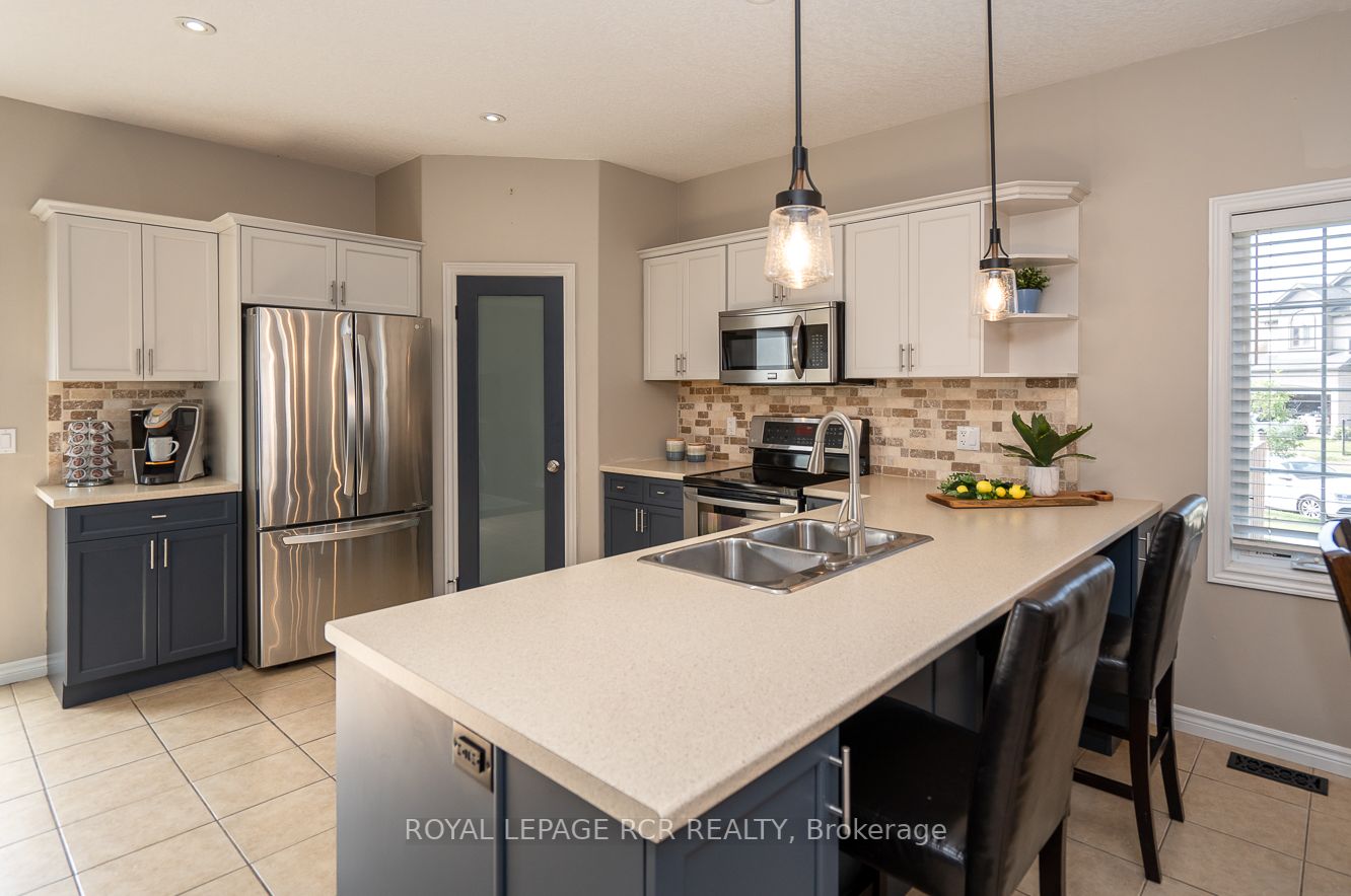 20 Dinnick Cres