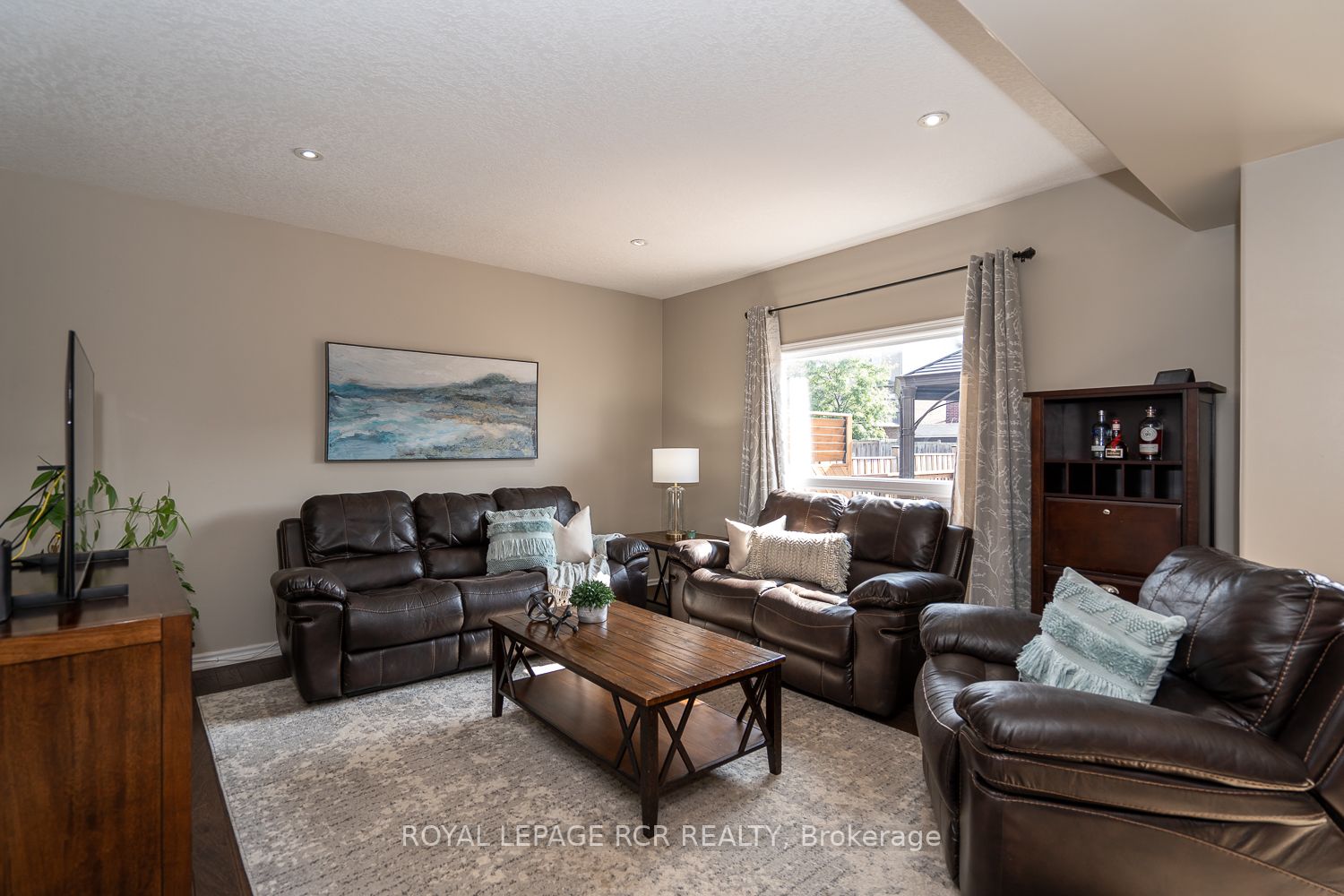20 Dinnick Cres