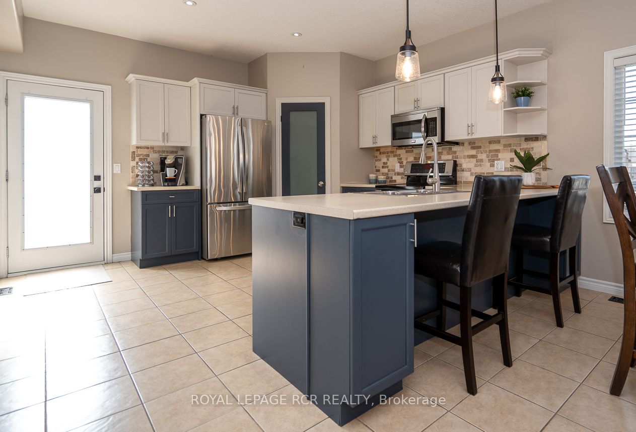 20 Dinnick Cres