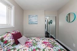 12 Ridgemore Cres
