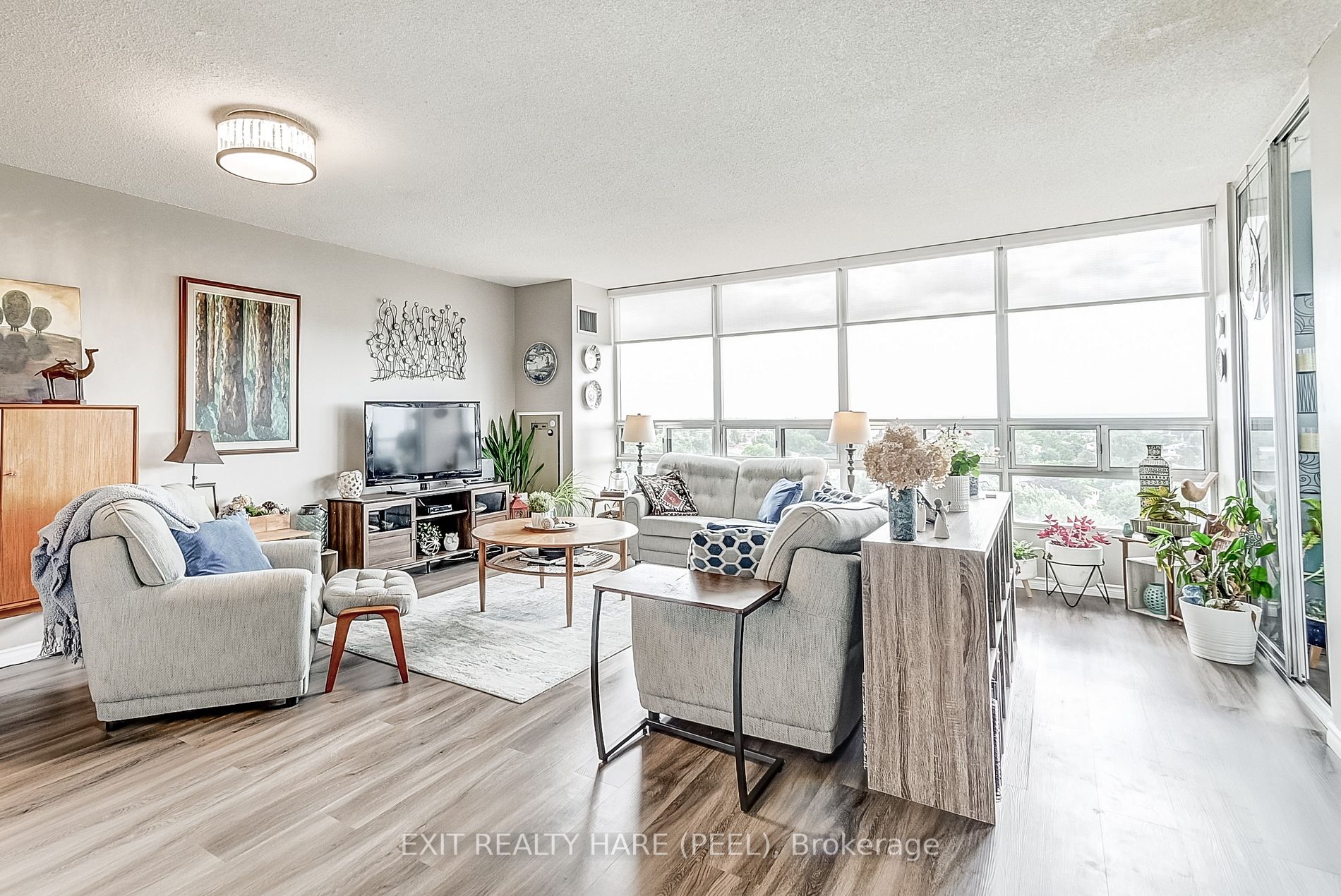 330 Mill St S, #906