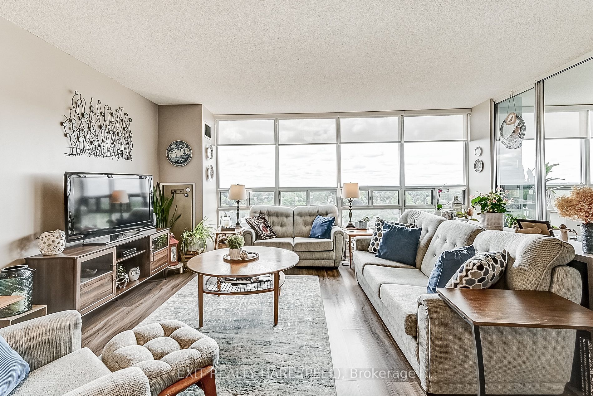 330 Mill St S, #906