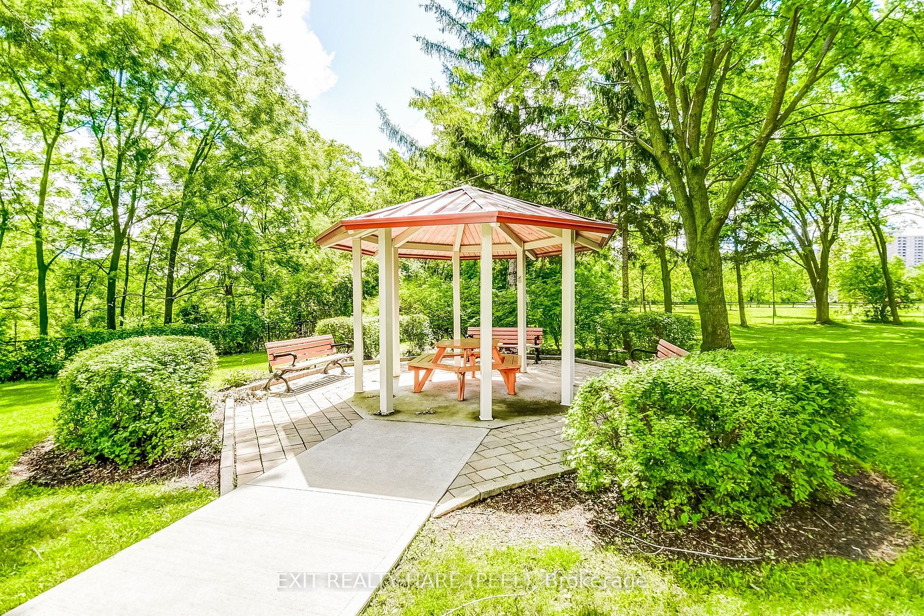 330 Mill St S, #906