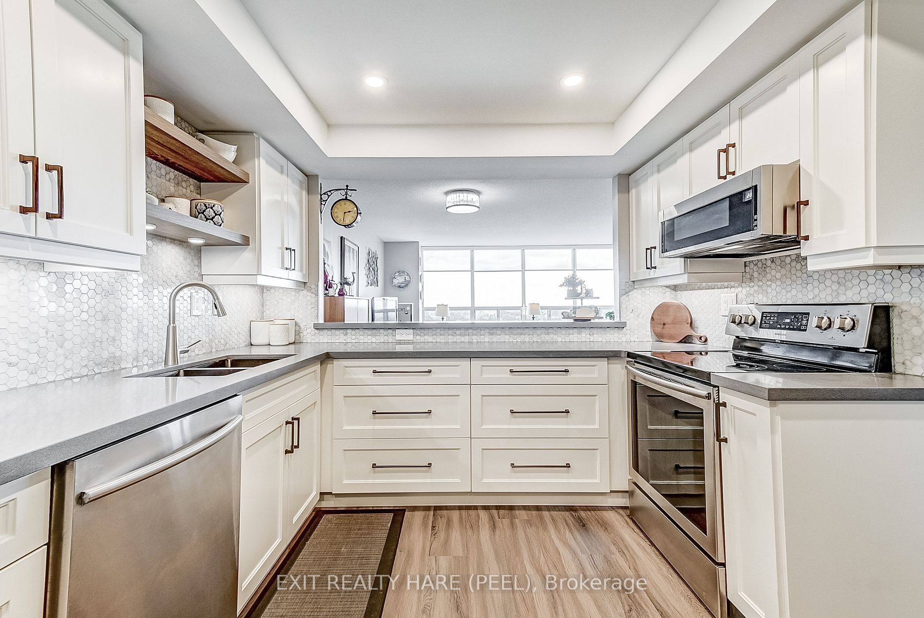 330 Mill St S, #906