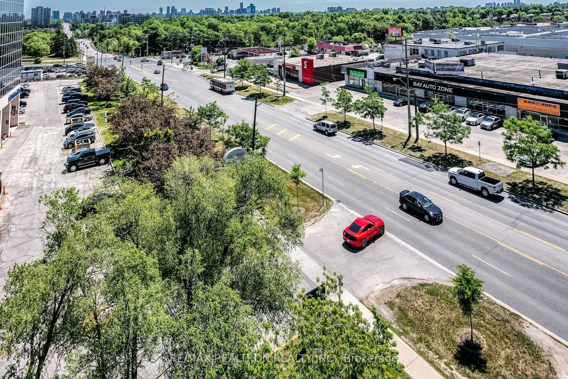 1018 Finch Ave W