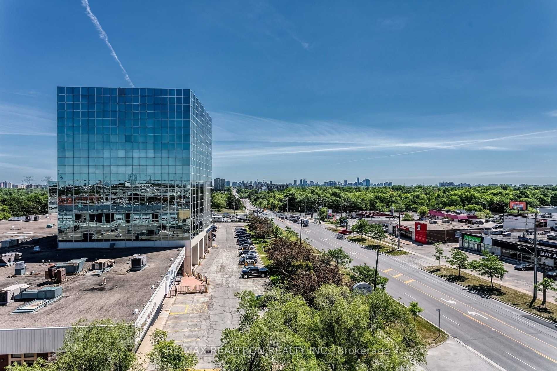1018 Finch Ave W