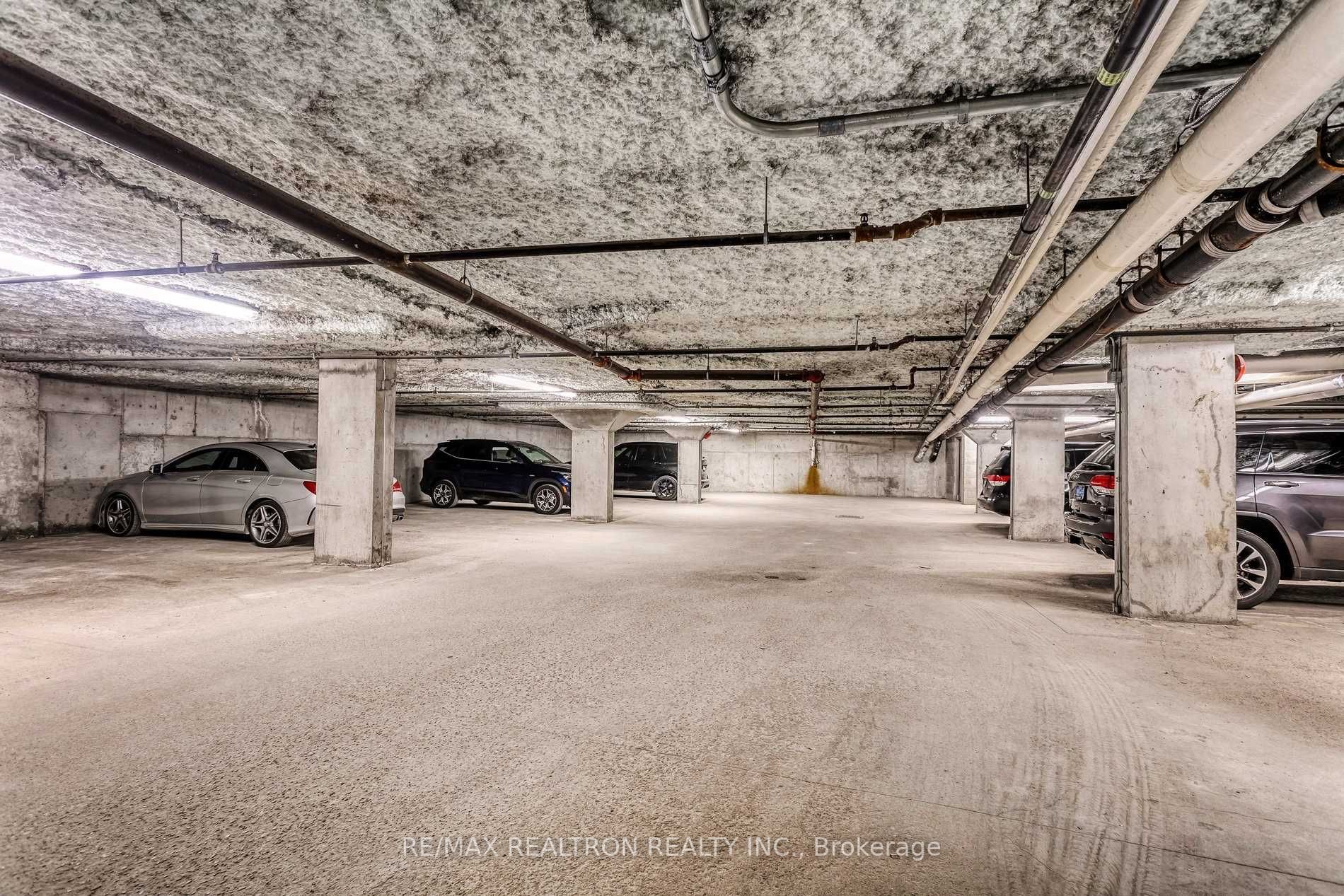 1018 Finch Ave W