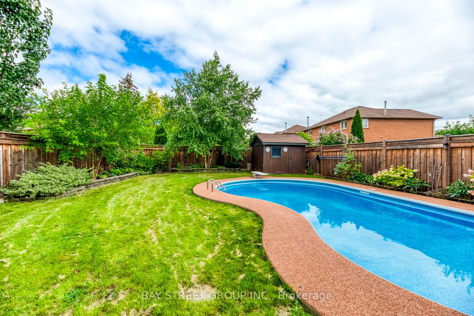 1469 Reeves Gate