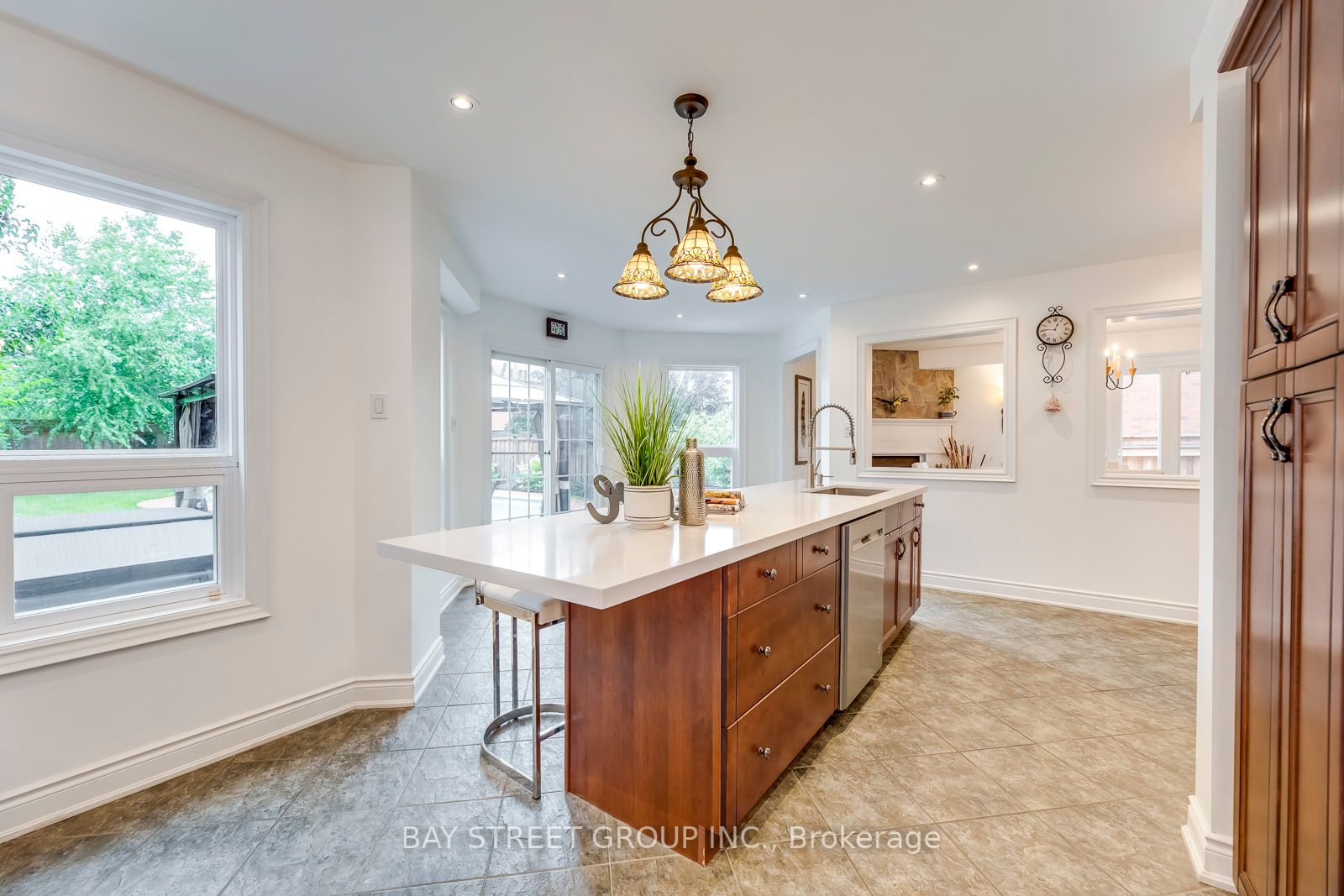 1469 Reeves Gate