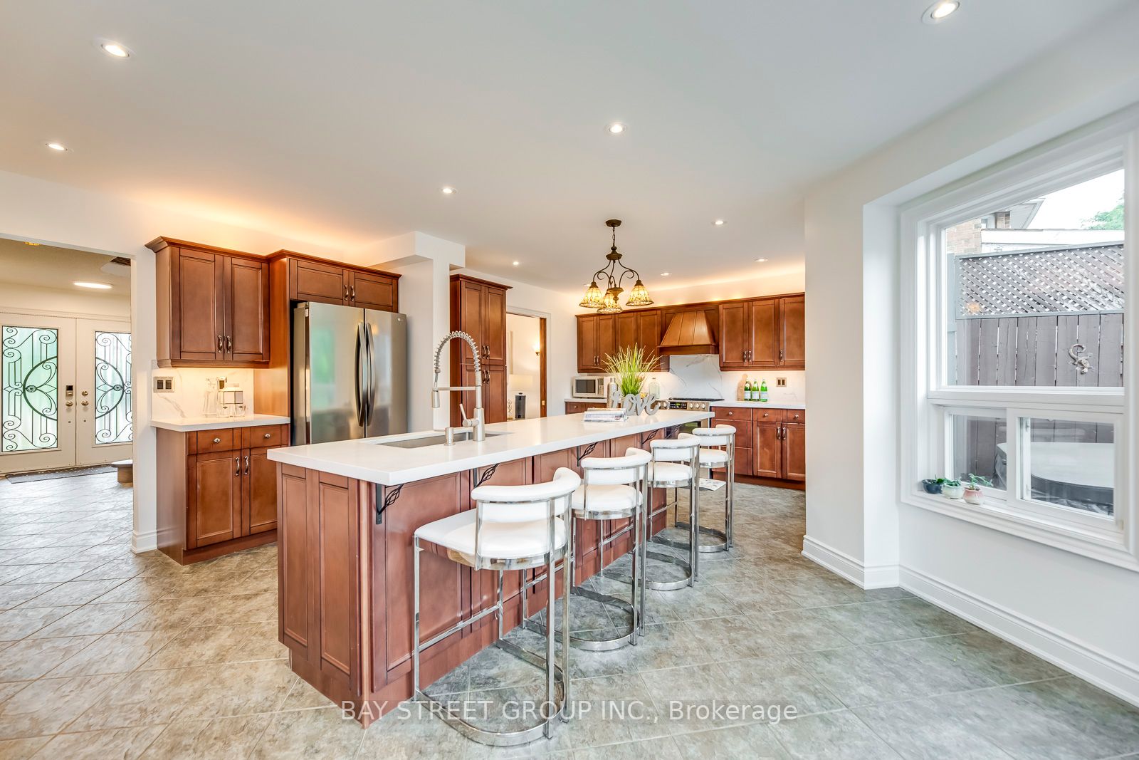 1469 Reeves Gate
