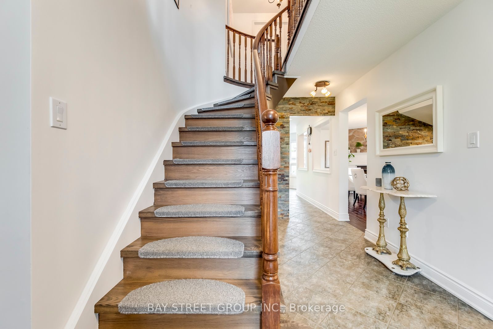 1469 Reeves Gate