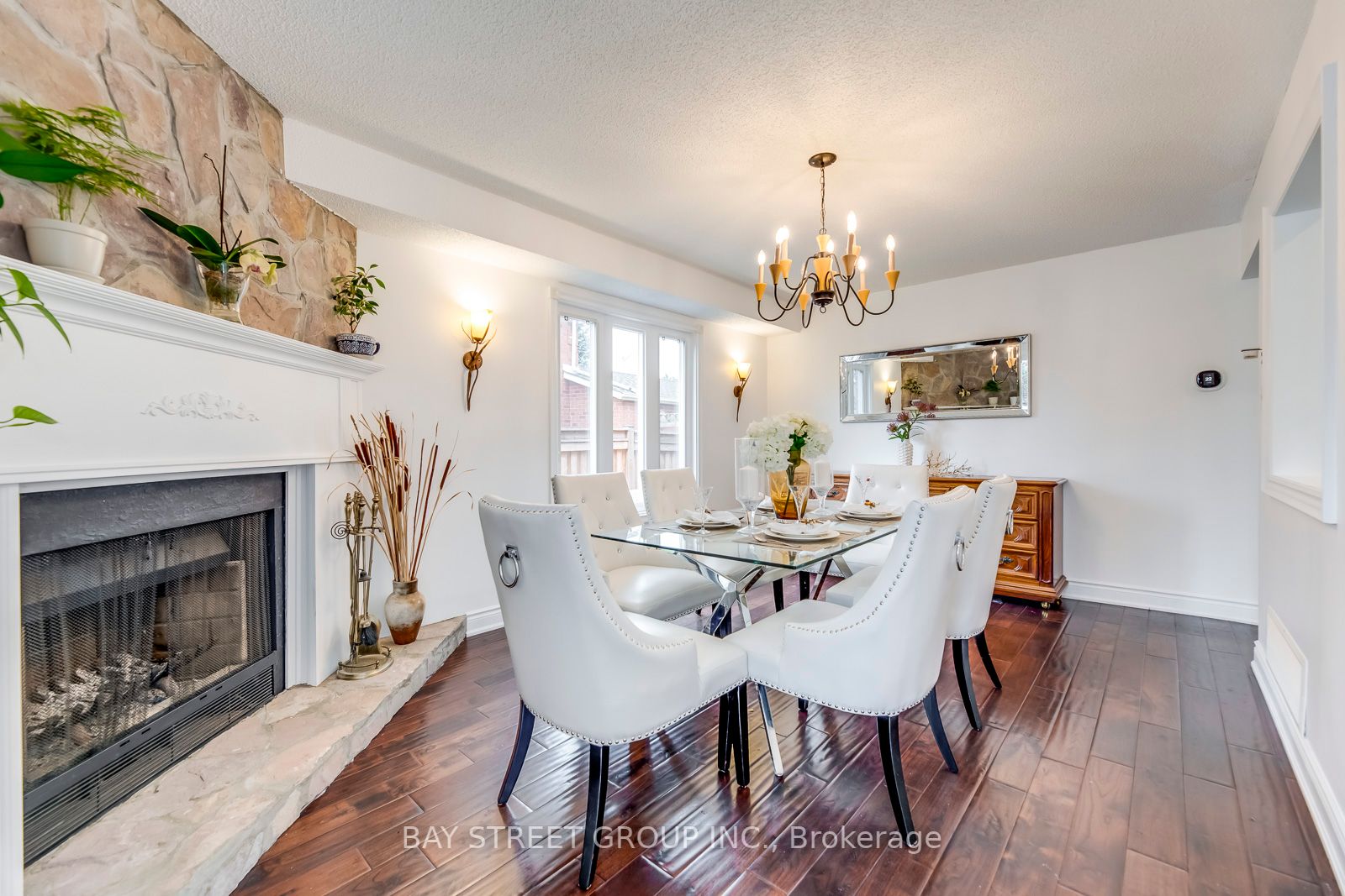 1469 Reeves Gate