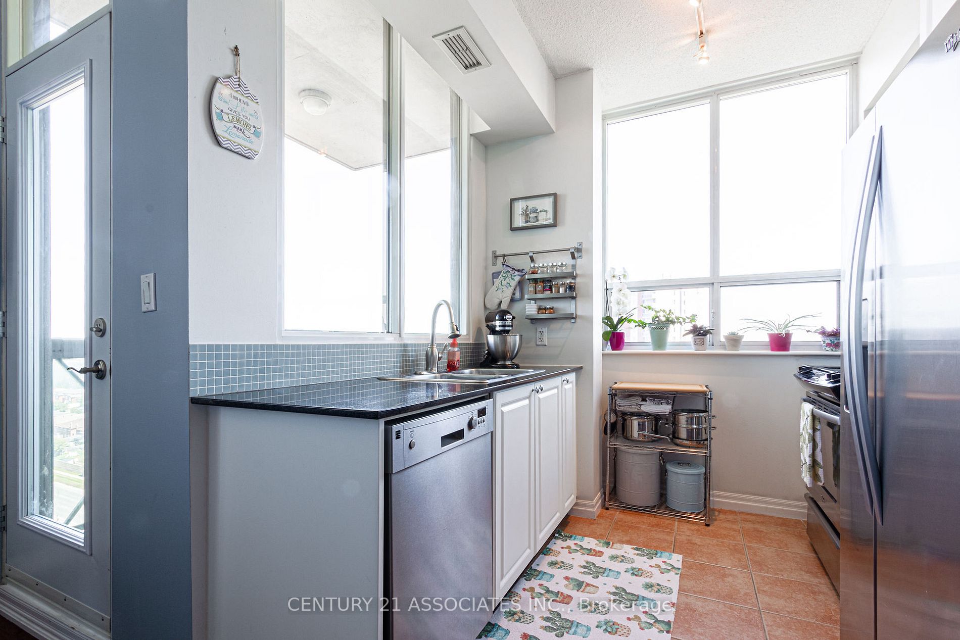 1359 Rathburn Rd E, #1503