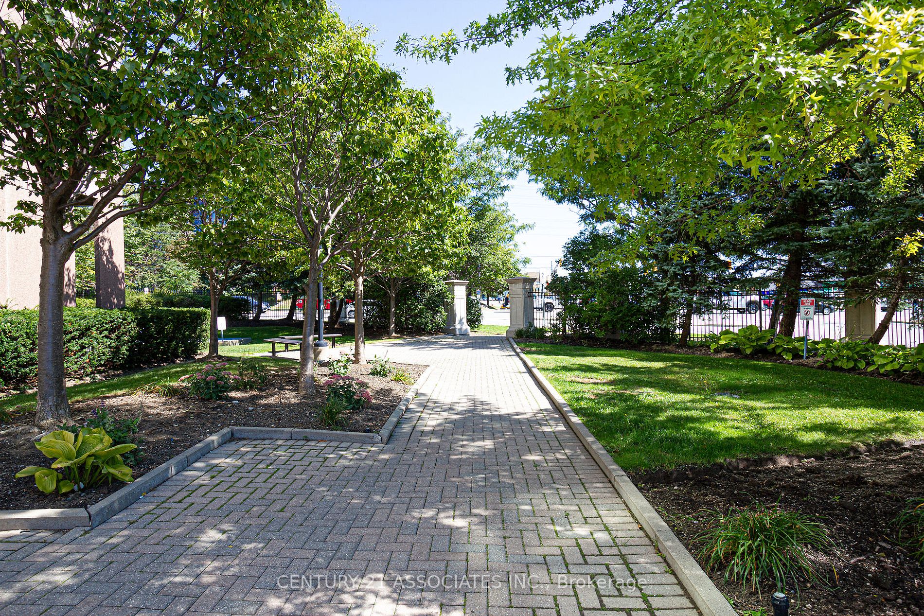 1359 Rathburn Rd E, #1503