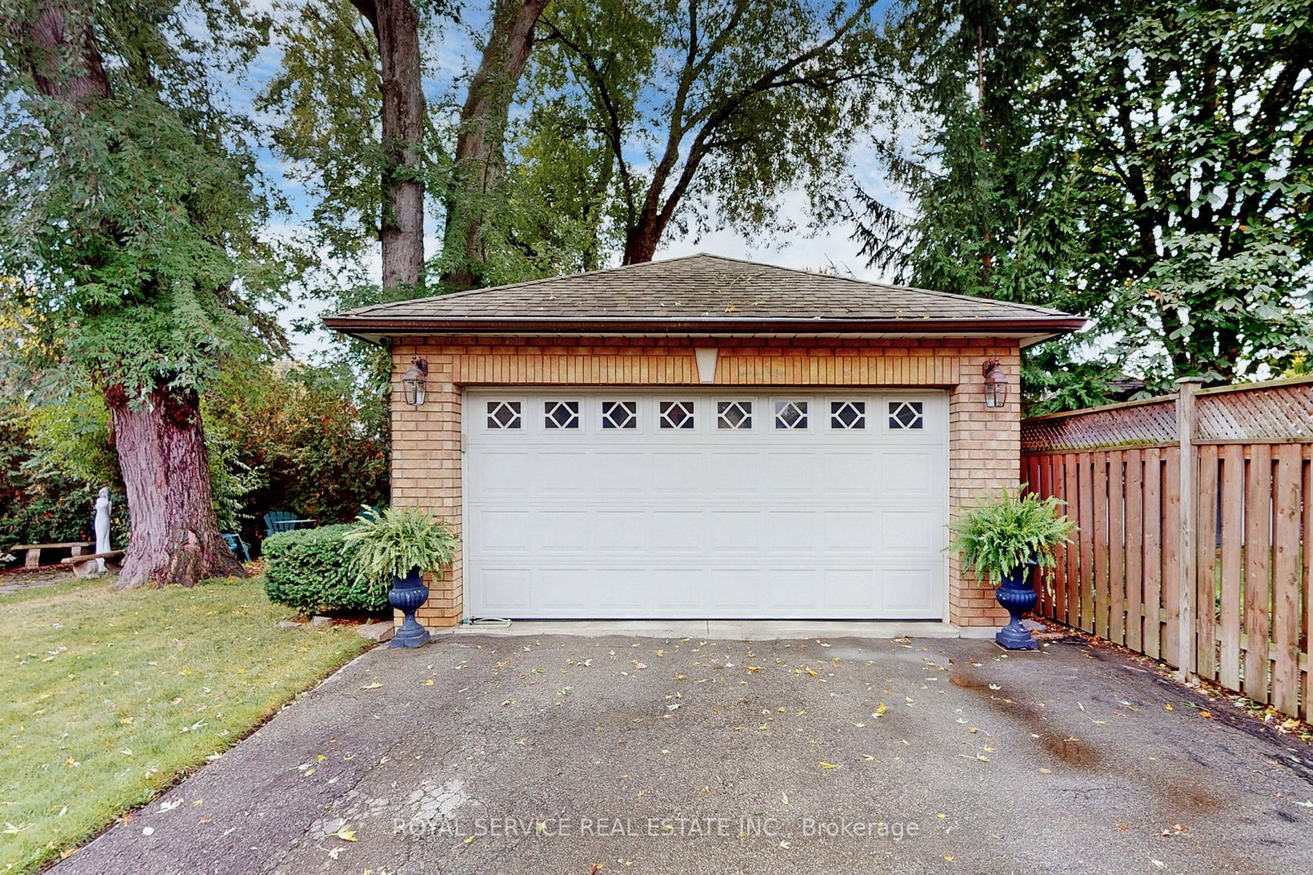 1486 Myron Dr