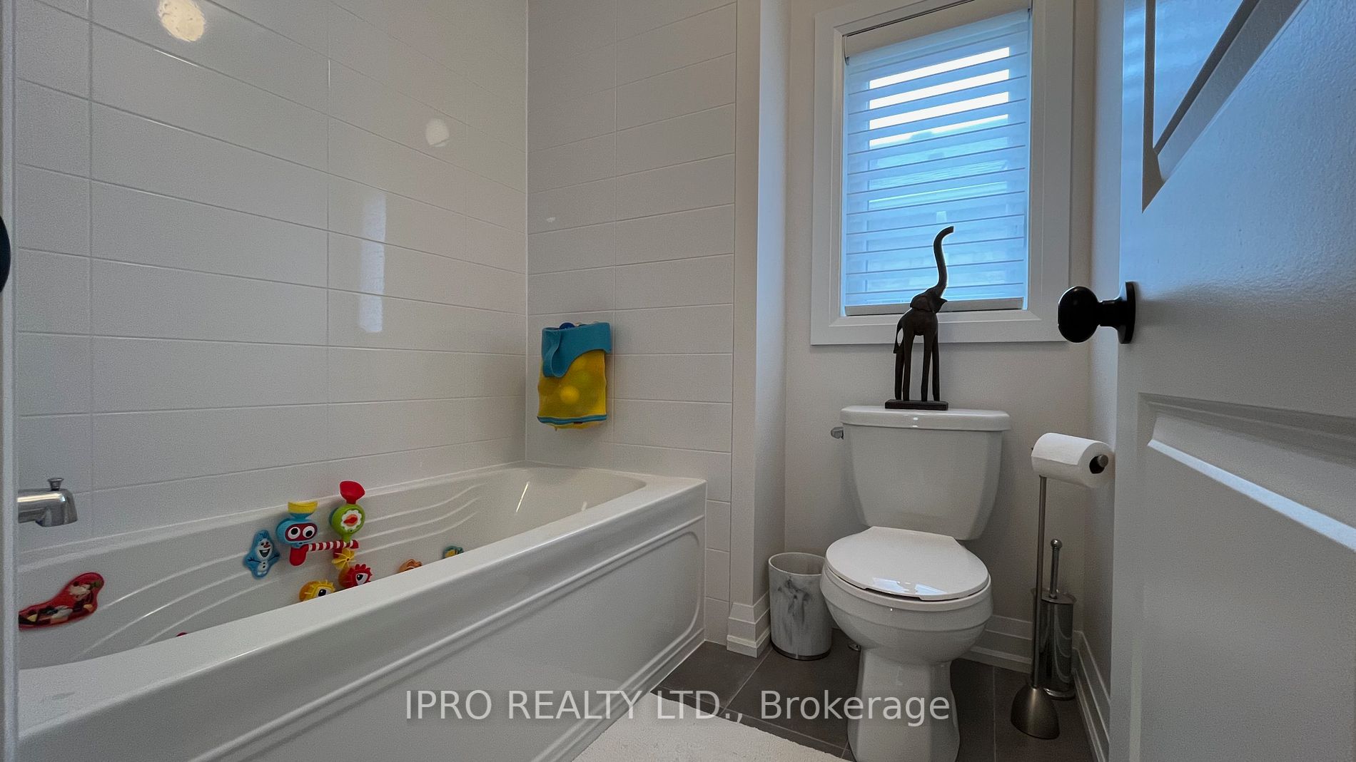 33 Foxtail Crt