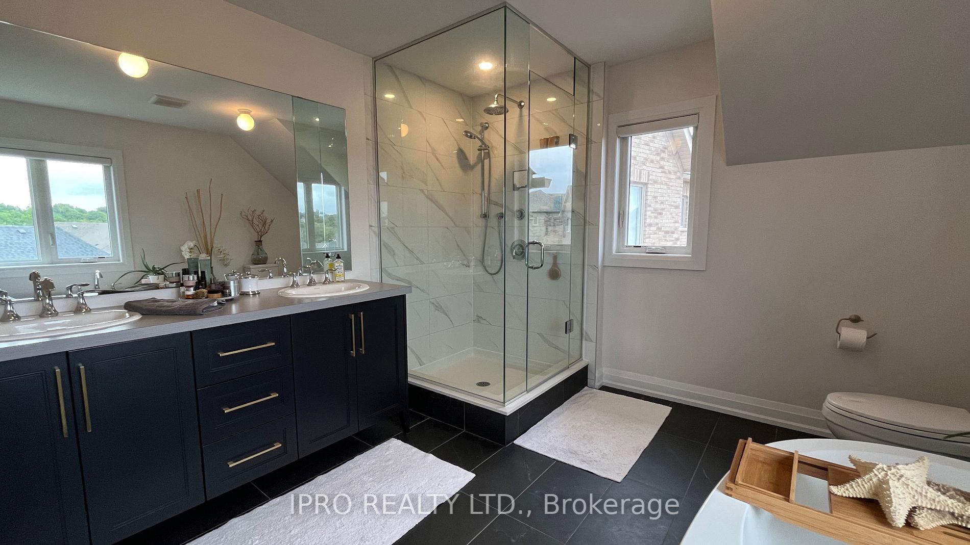 33 Foxtail Crt