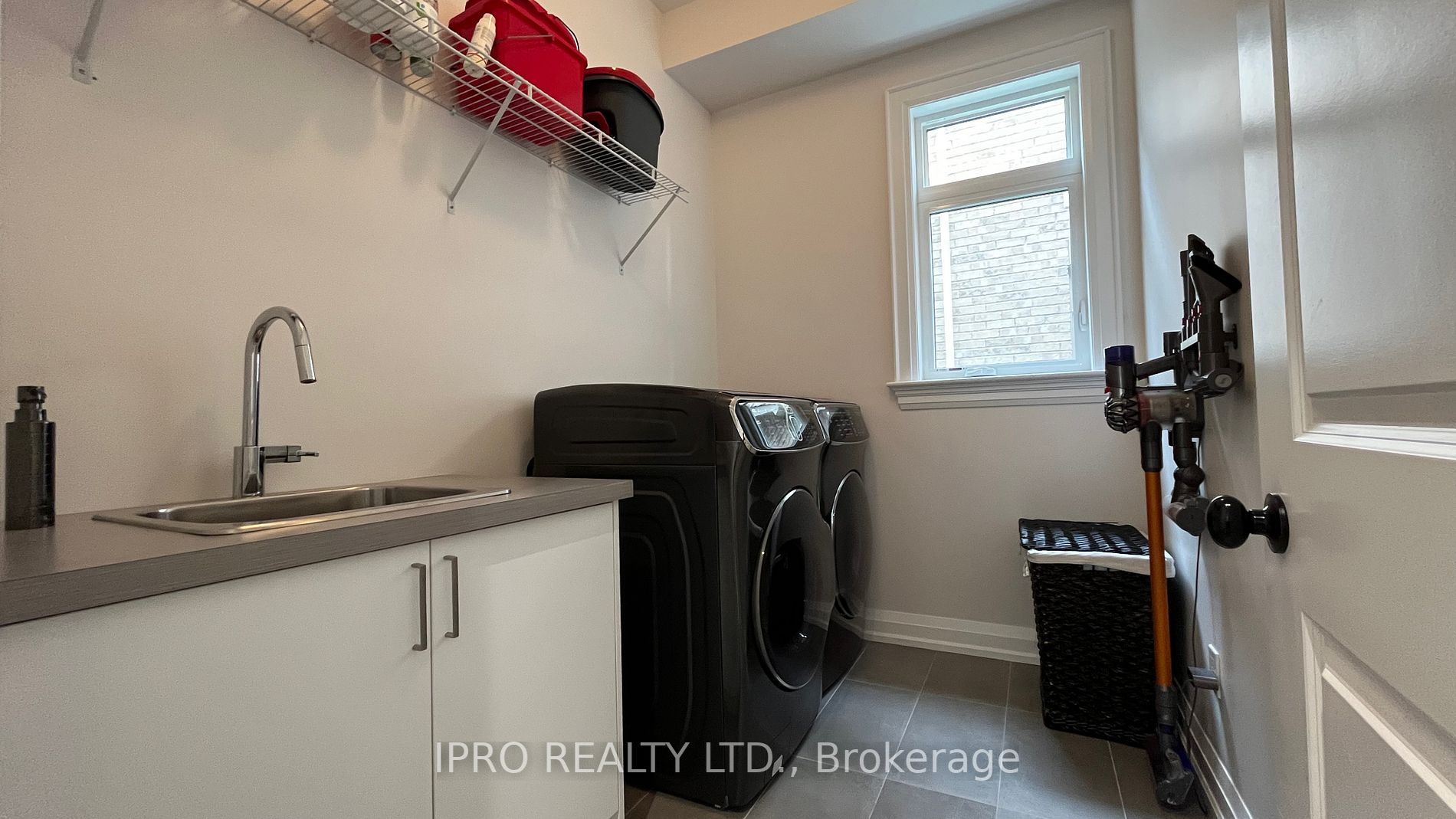 33 Foxtail Crt