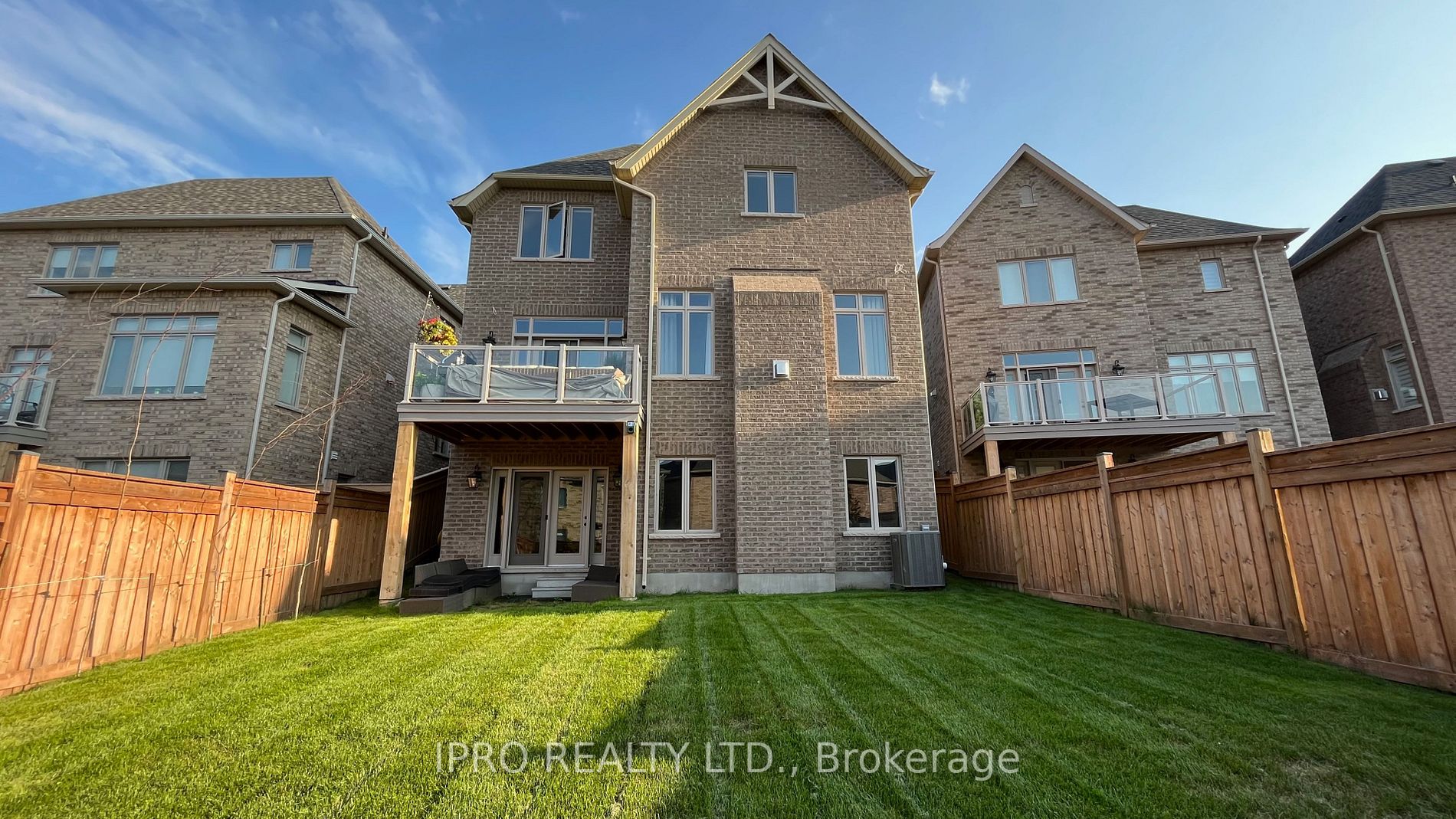 33 Foxtail Crt