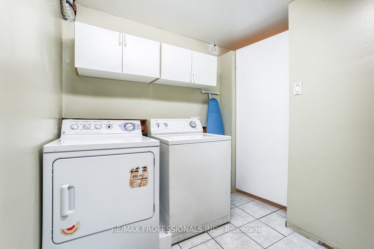 292 Laurentian Ave