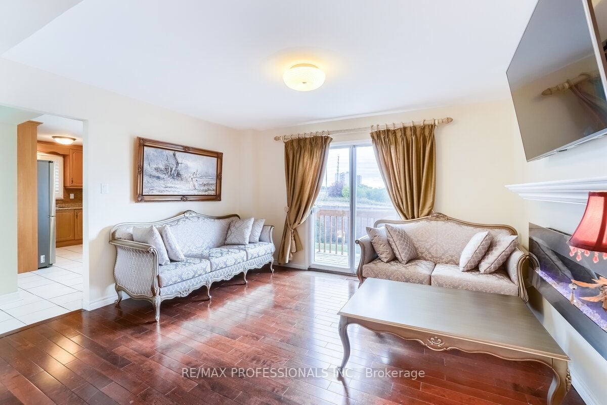 292 Laurentian Ave