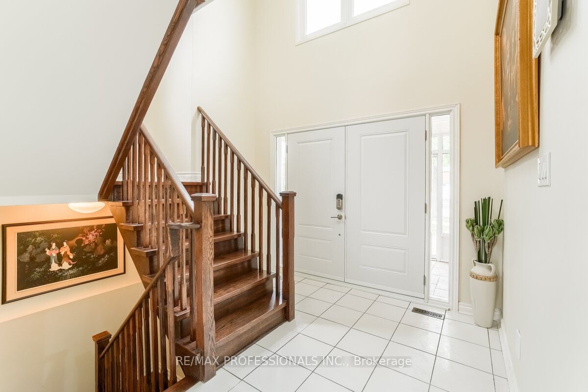292 Laurentian Ave