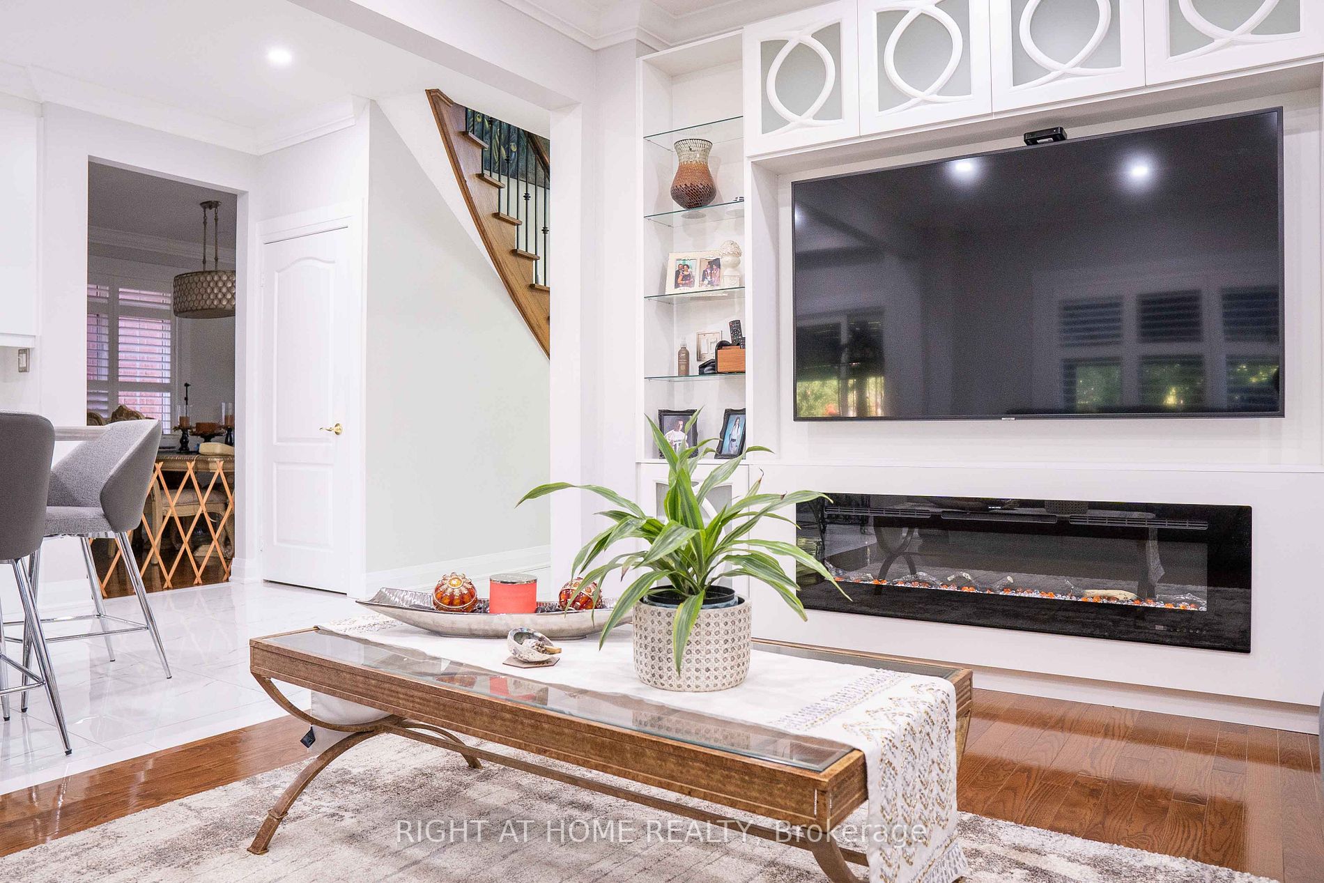 9 Laurentide Cres