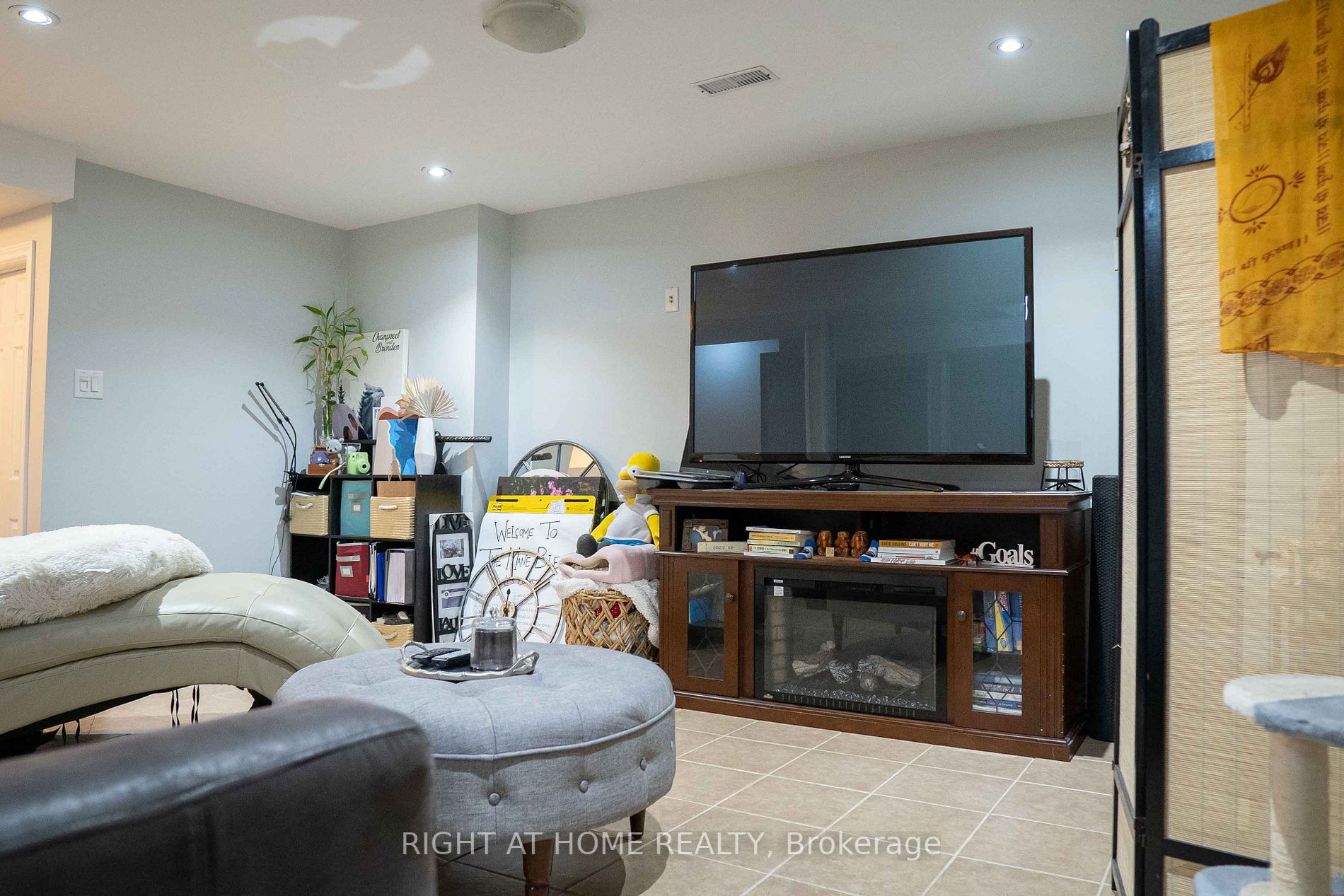 9 Laurentide Cres