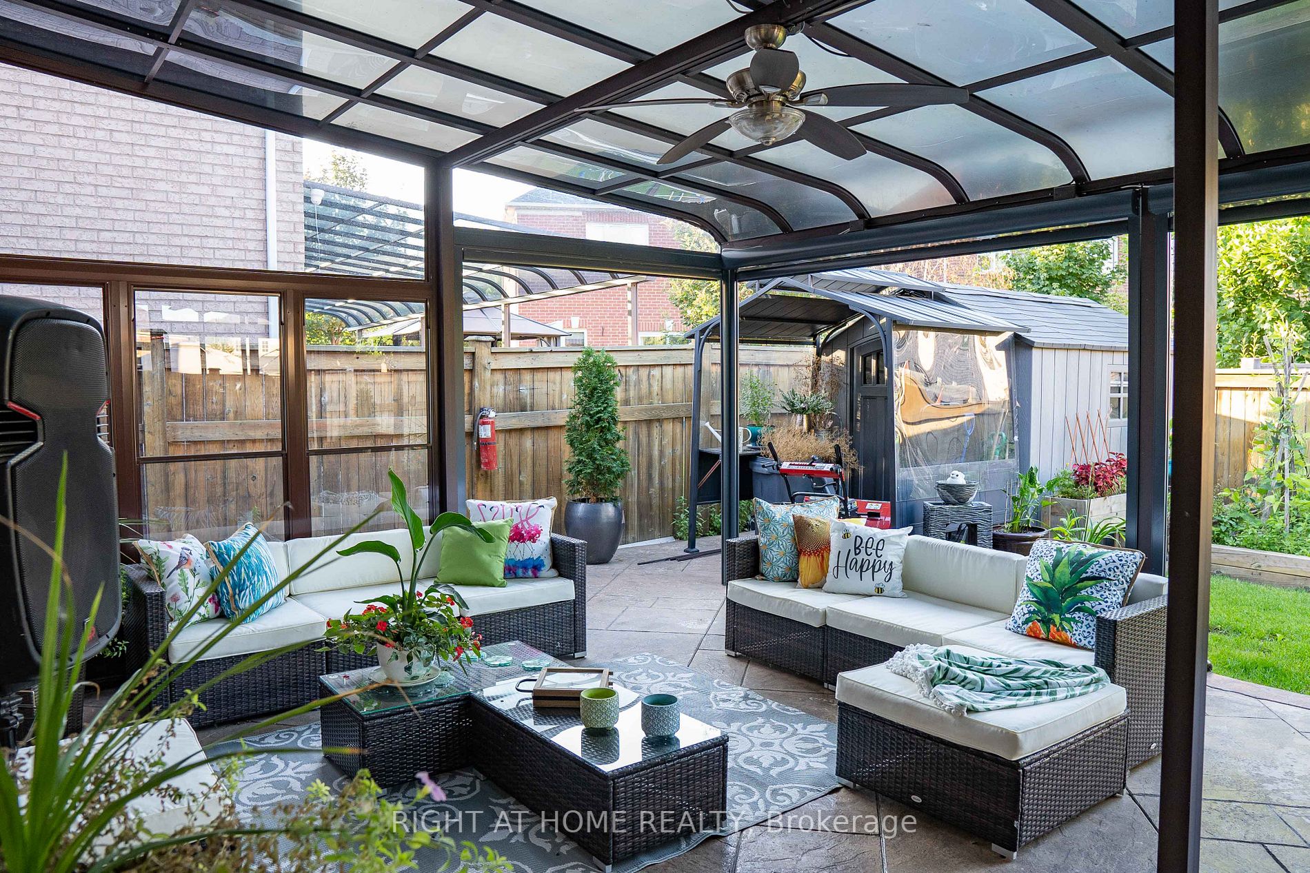 9 Laurentide Cres