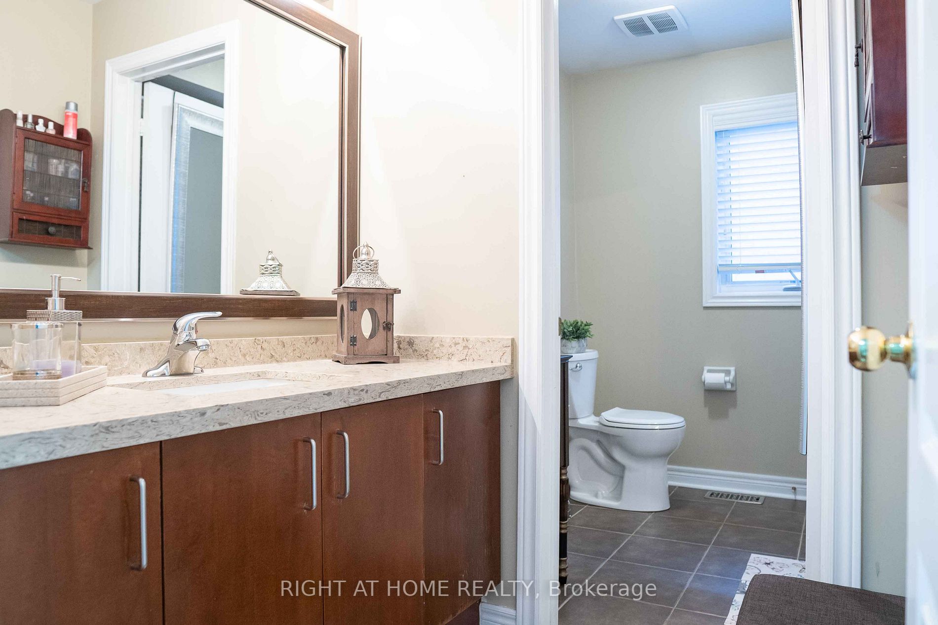 9 Laurentide Cres