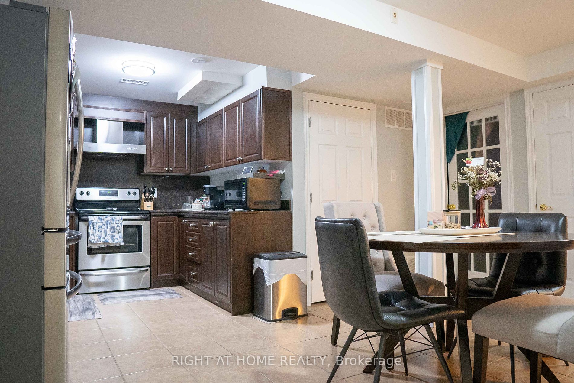9 Laurentide Cres