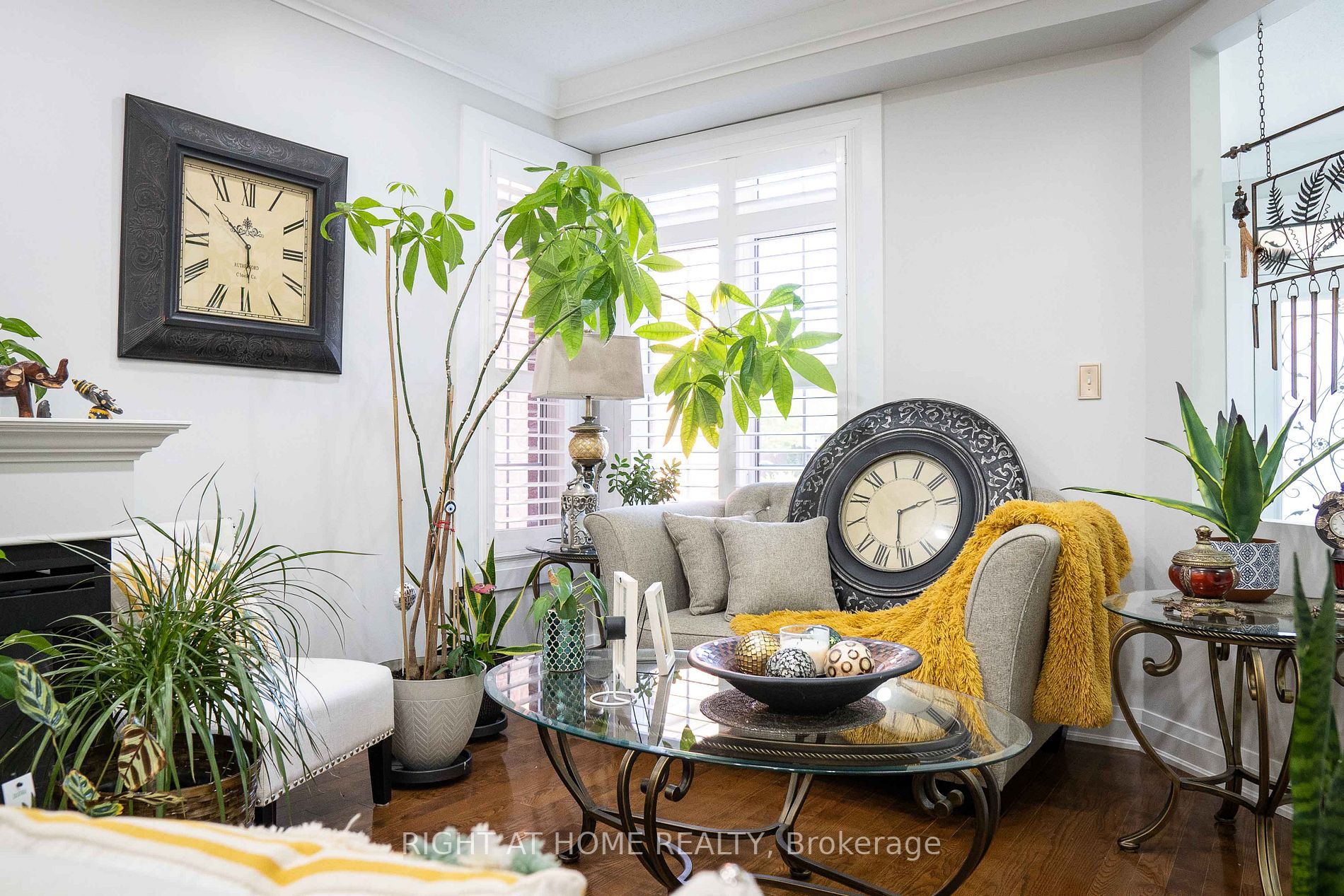 9 Laurentide Cres