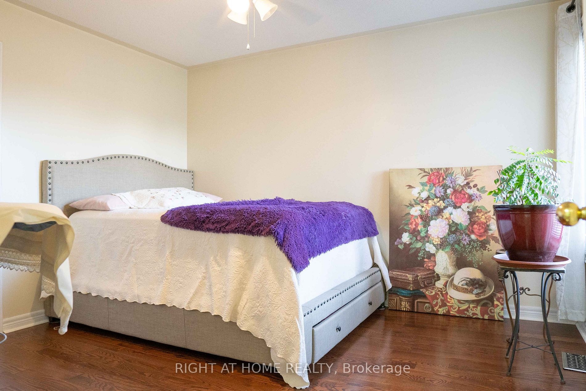 9 Laurentide Cres