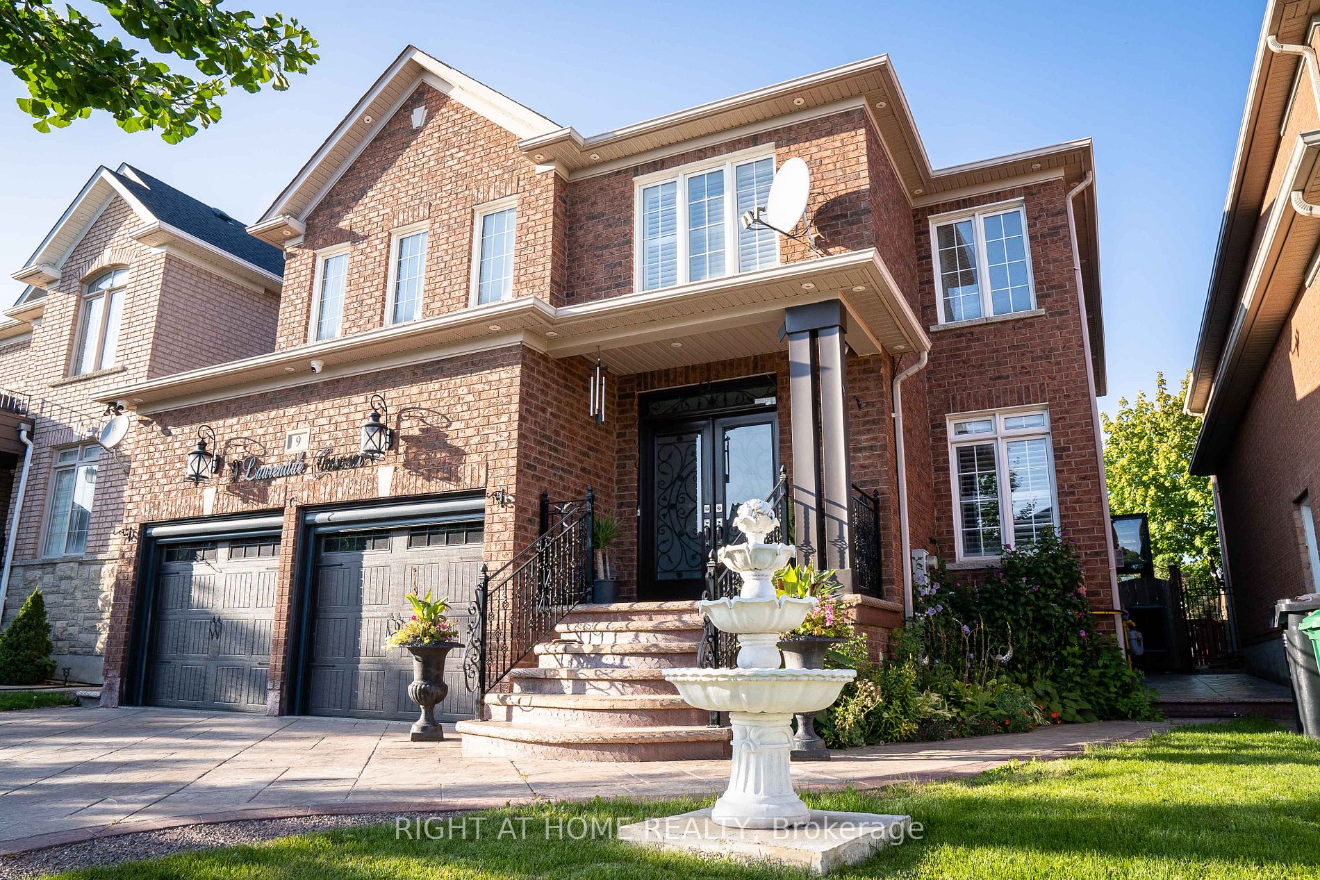 9 Laurentide Cres