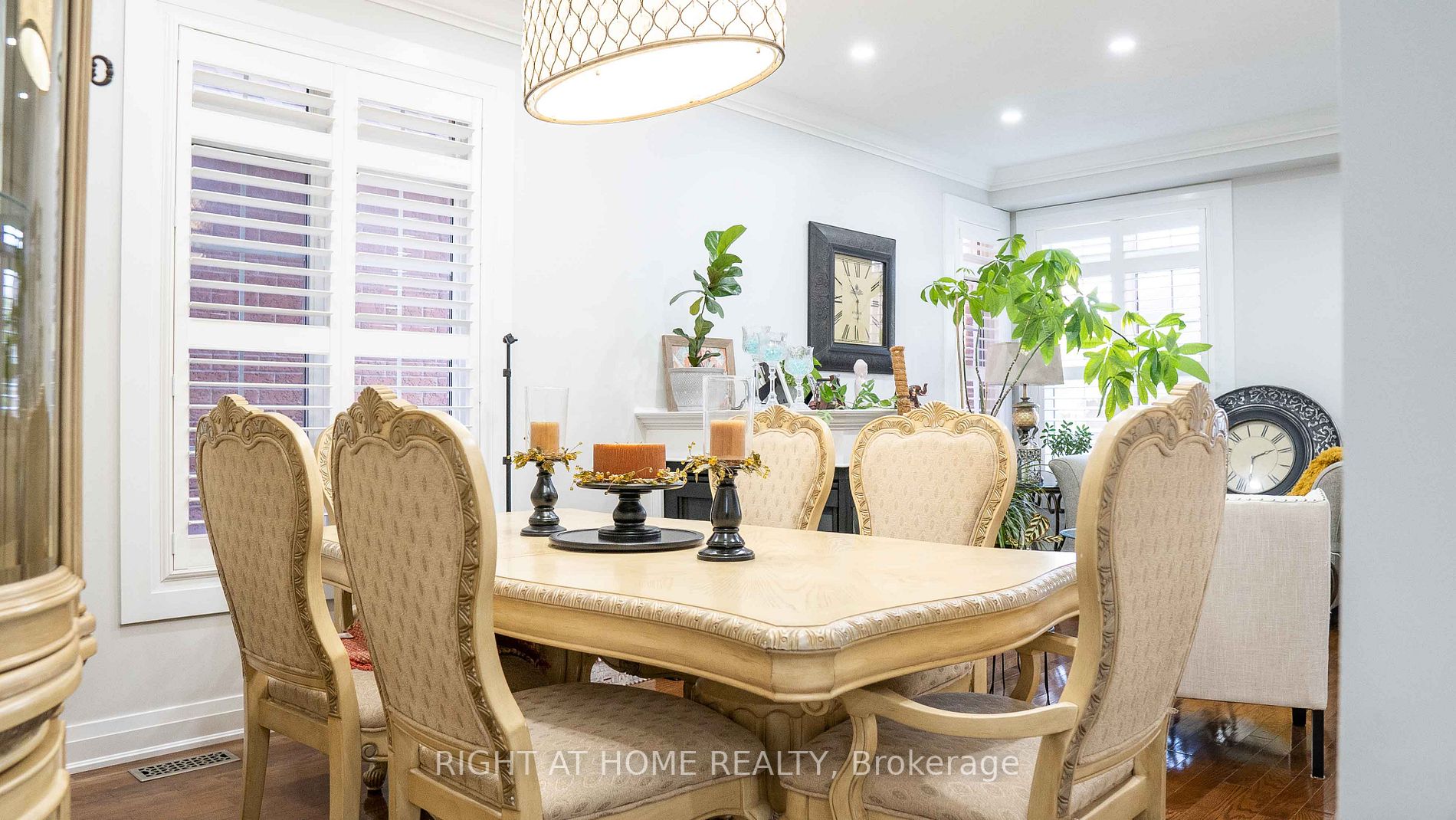9 Laurentide Cres