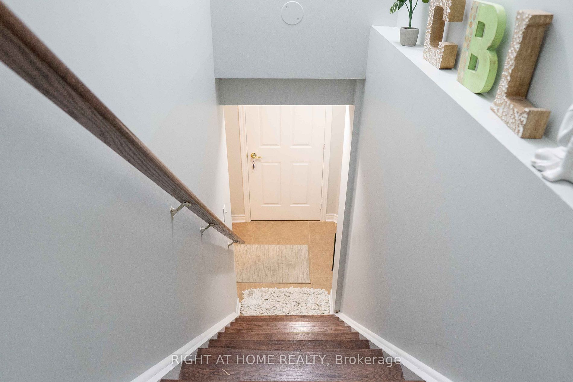 9 Laurentide Cres
