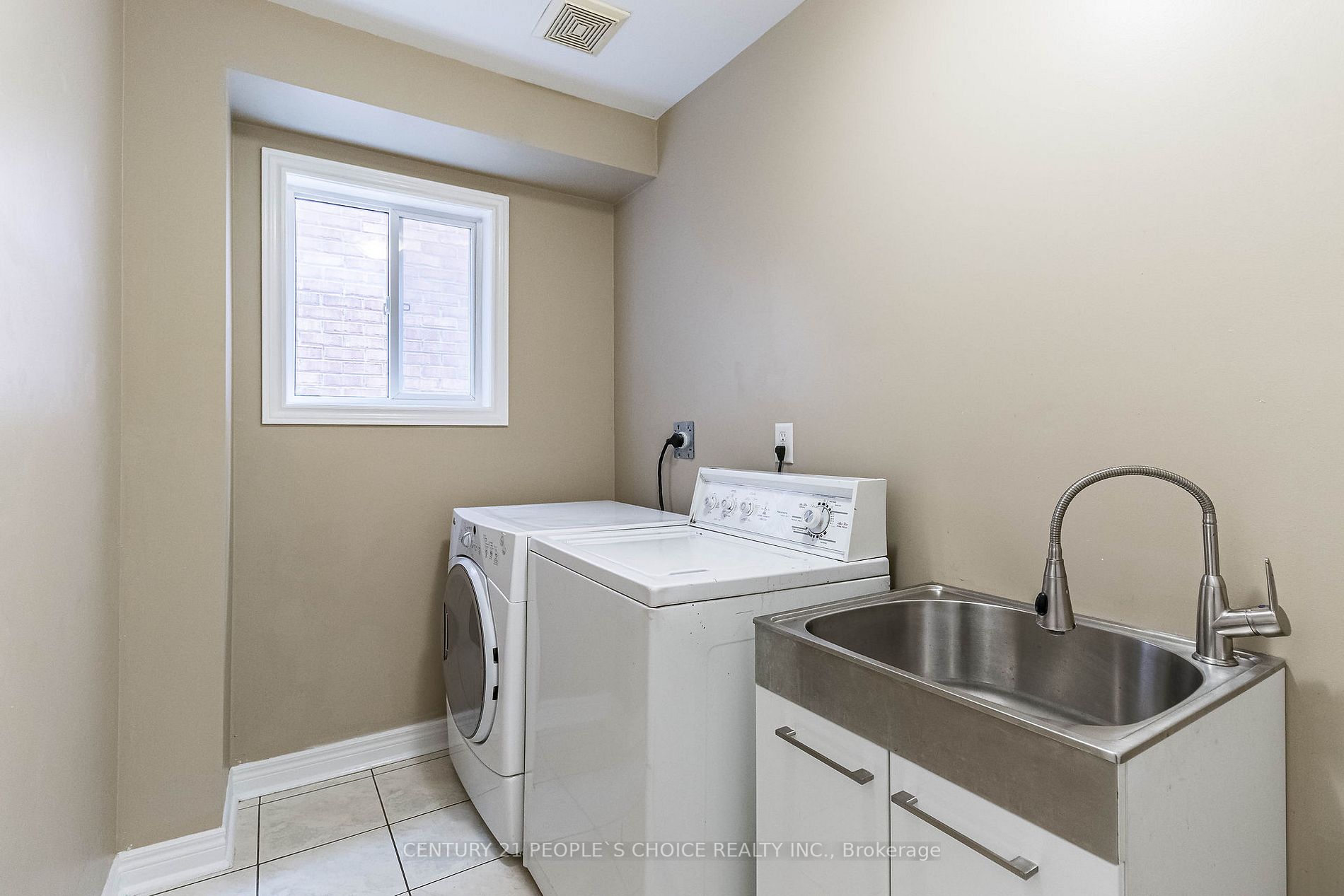 48 Castelli Crt