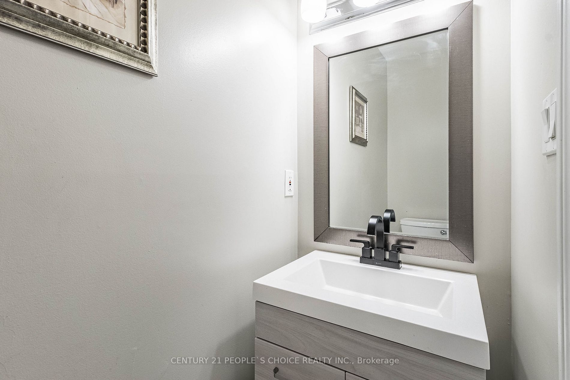 48 Castelli Crt