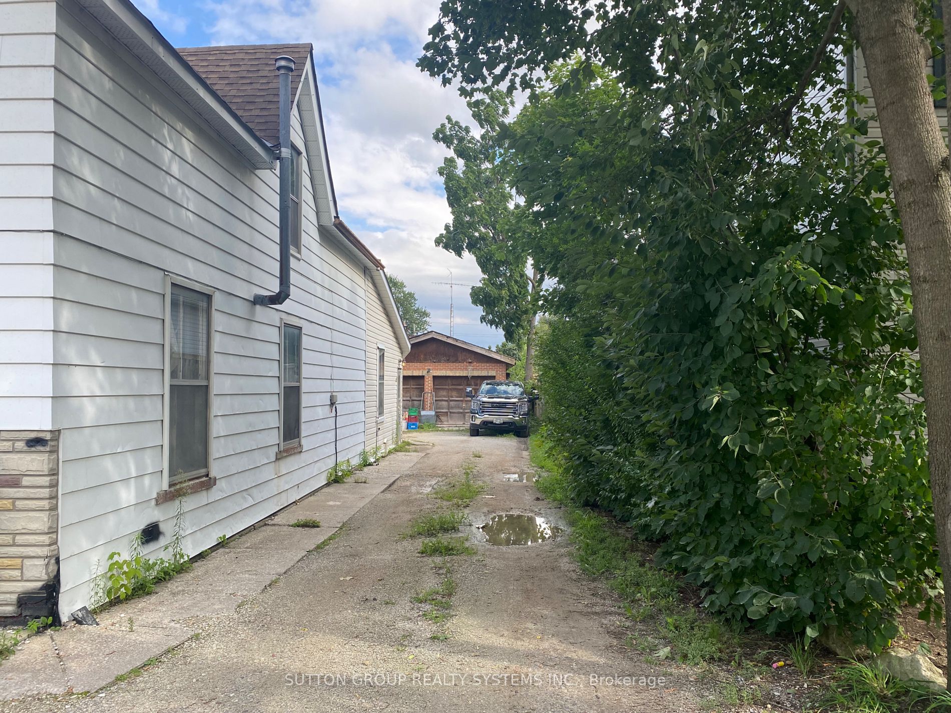 392 Pearl St