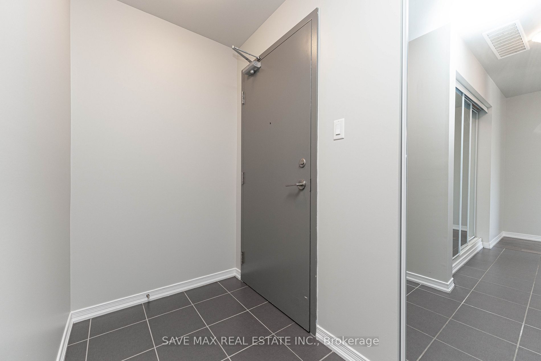 54 Sky Harbour Dr, #404