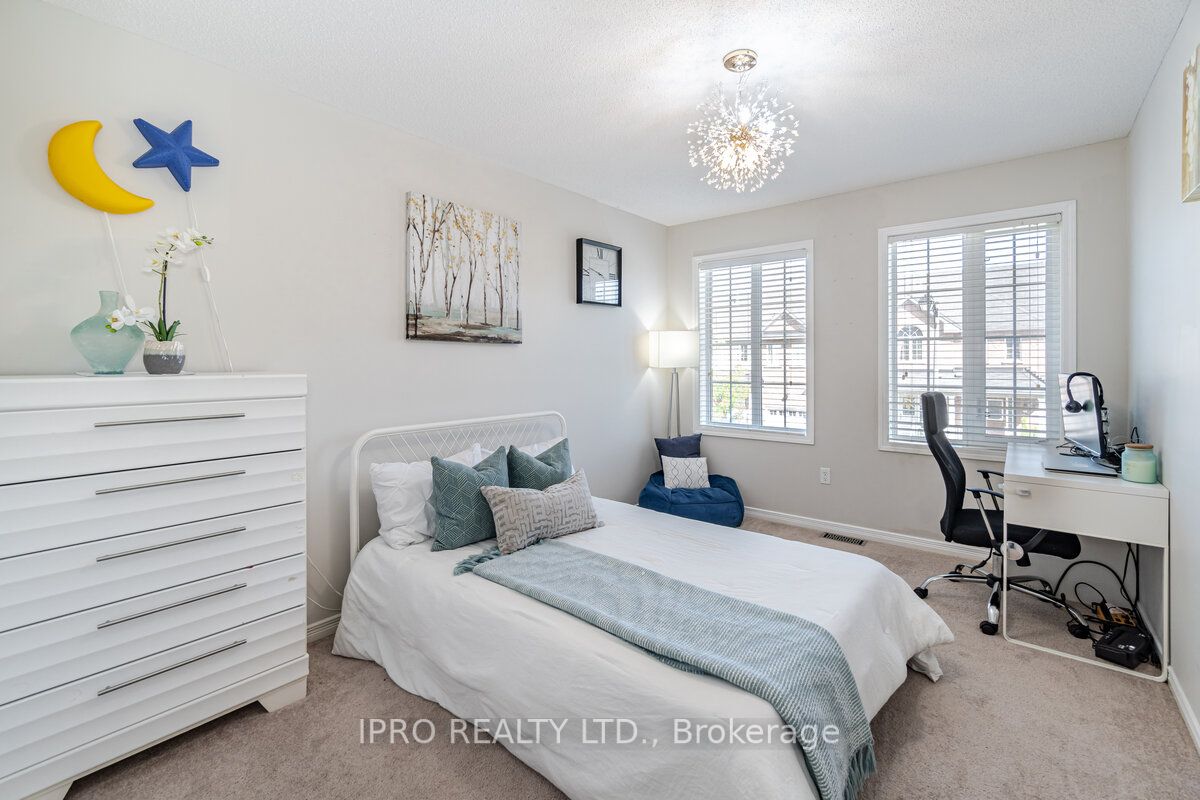 417 Hobbs Crescent
