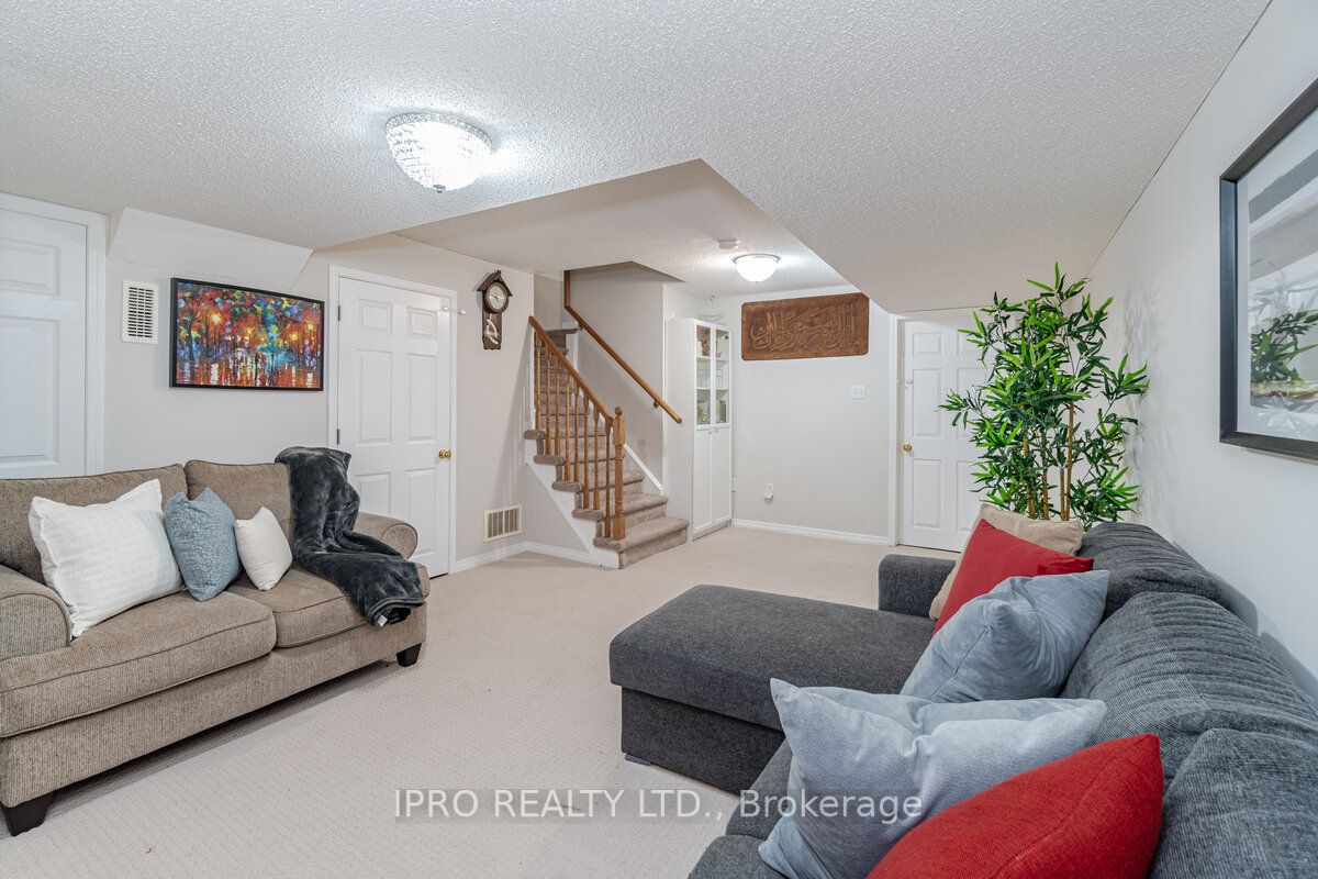 417 Hobbs Crescent