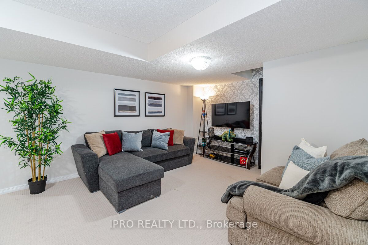 417 Hobbs Crescent