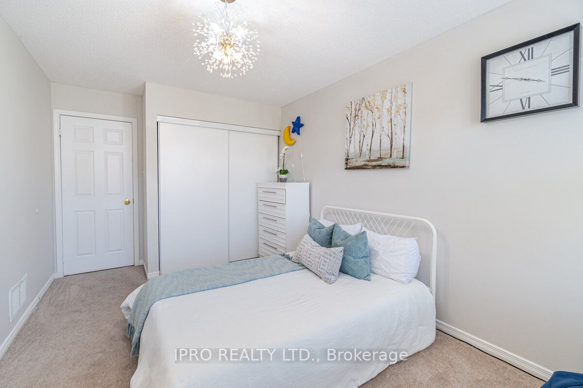 417 Hobbs Crescent